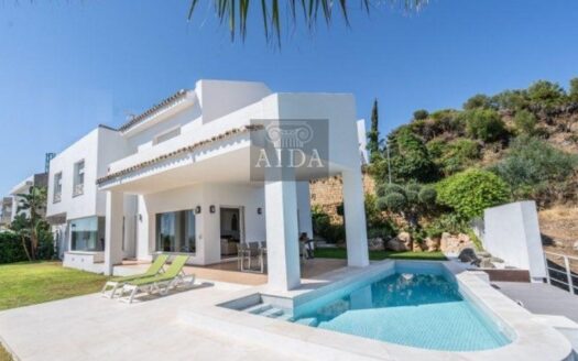 Awesome Villa in front of Golf